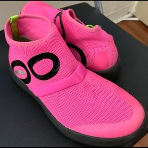 Oofos high top size 7